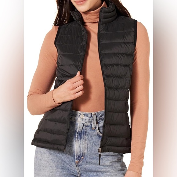 Amazon Essentials Jackets & Blazers - Amazon Black Lightweight Water-Resistant Packable Puffer Vest. Size Small